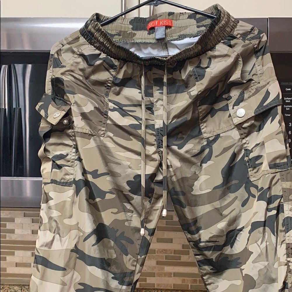 Hot Kiss Camo Pants